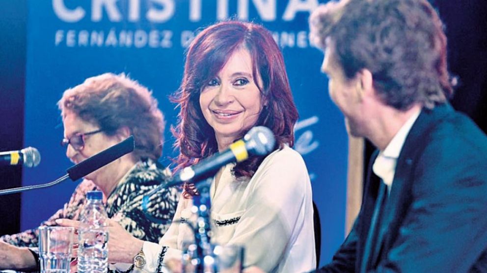 Cristina volvió al ruedo a 44 días del cierre de listas para octubre