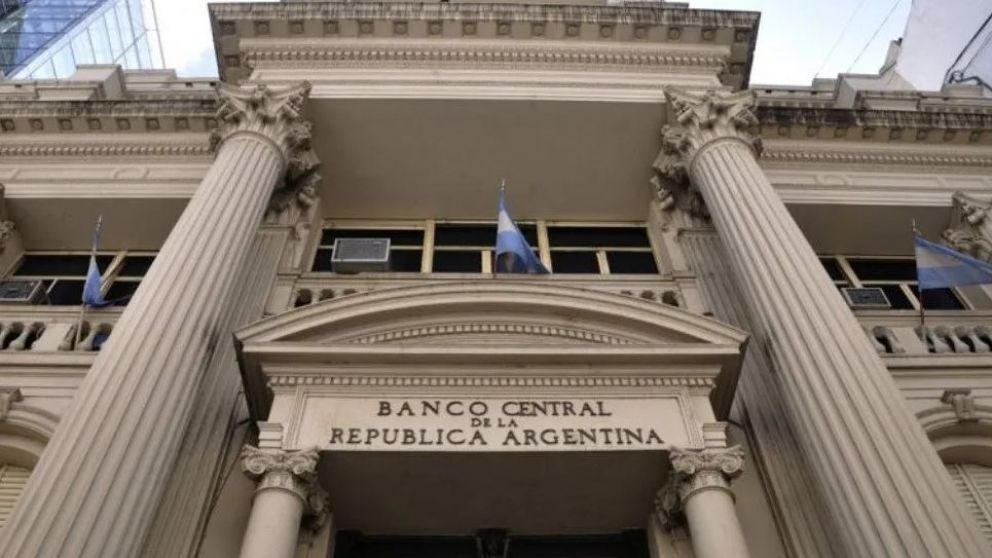 En abril, las financiaciones bancarias cayeron 39,8% en términos reales