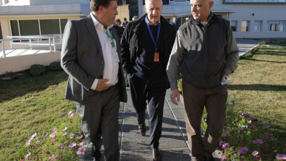 Lavagna y Weretilneck recorrieron la sede del Invap