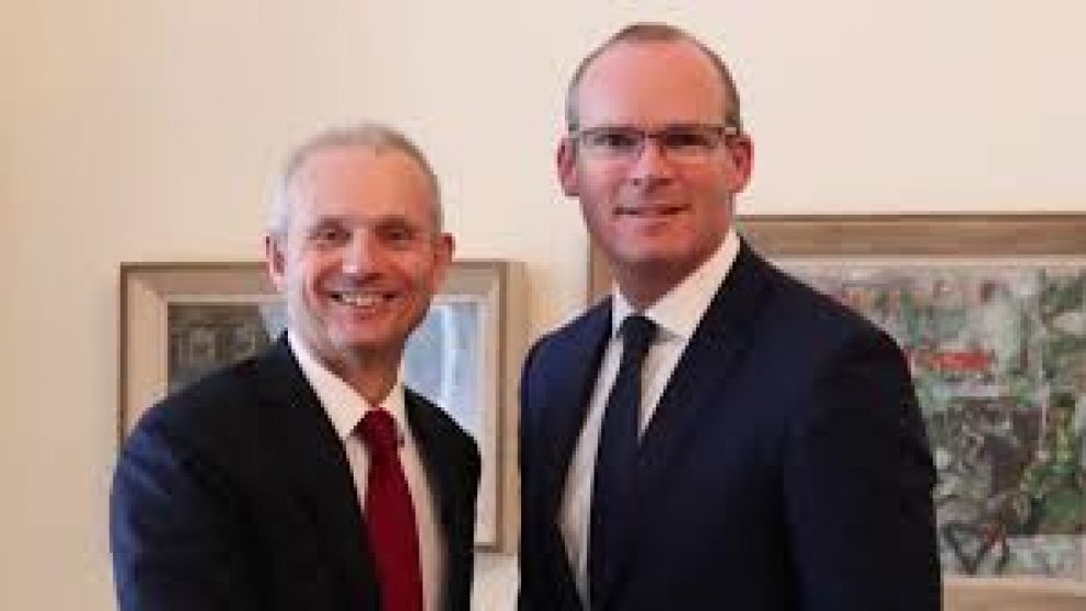 Coveney y Lidington, protagonistas del diálogo