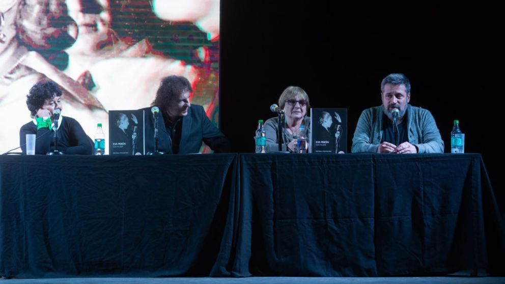 El libro celebra los 100 años del nacimiento de Evita