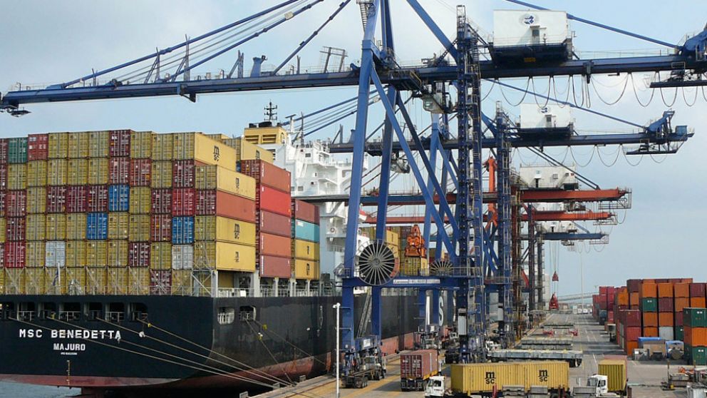 Por intención o error, la tasa de estadística ahora grava también a las exportaciones