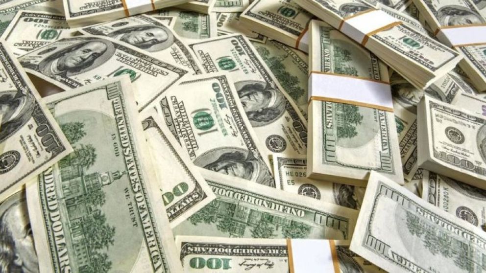 El dólar minorista cedió a $44,07