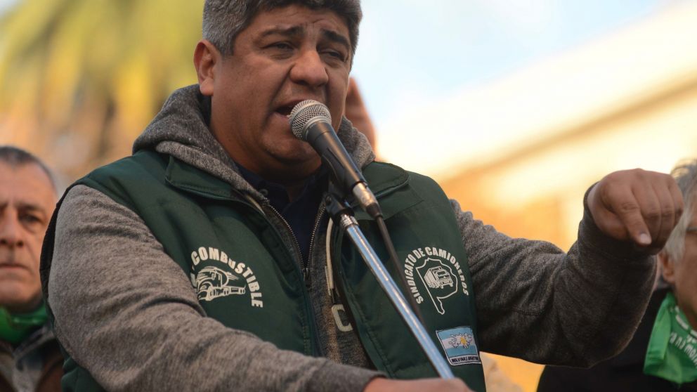 Para Moyano, "sólo quieren distraer un poco"