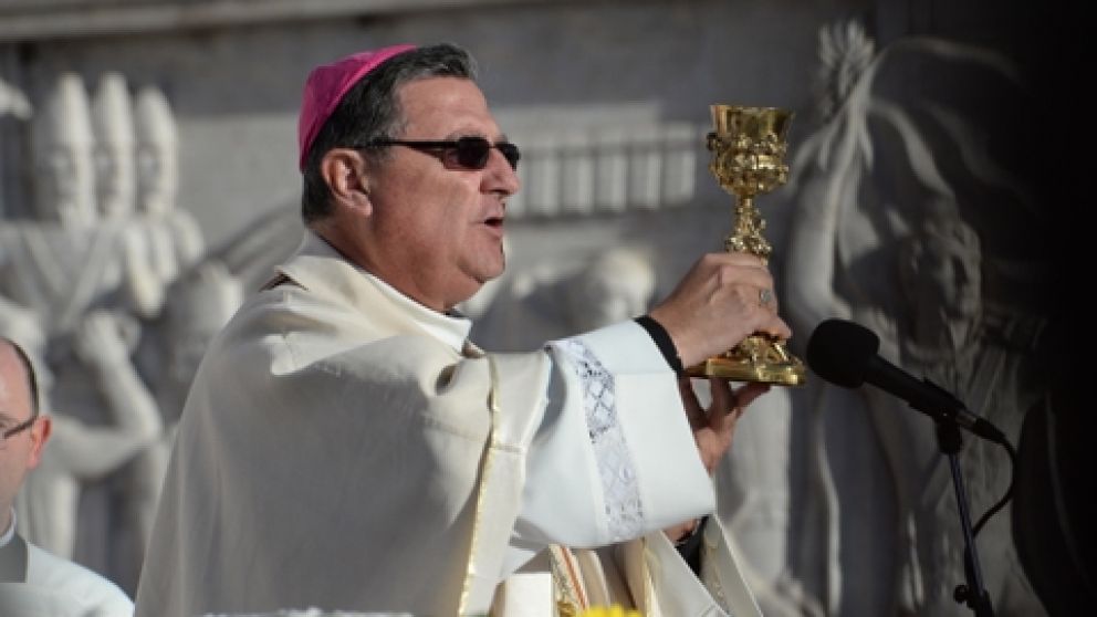 "Pongámonos en una mesa y busquemos un acuerdo", dijo el arzobispo Eduardo Martín