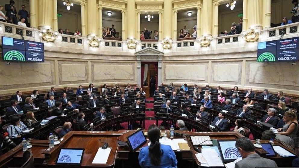 Juntan firmas para una ley que proteja ciudadanos que denuncien corrupción