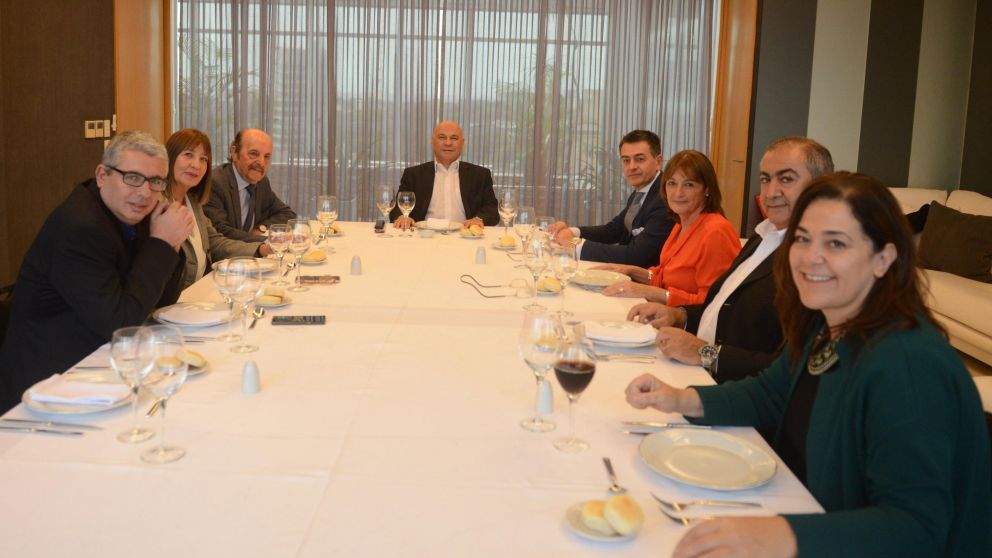 Ra�l Olmos, CEO del Grupo Cr�nica, fue el anfitri�n de la reuni�n que aglutin� a referentes de distintos sectores