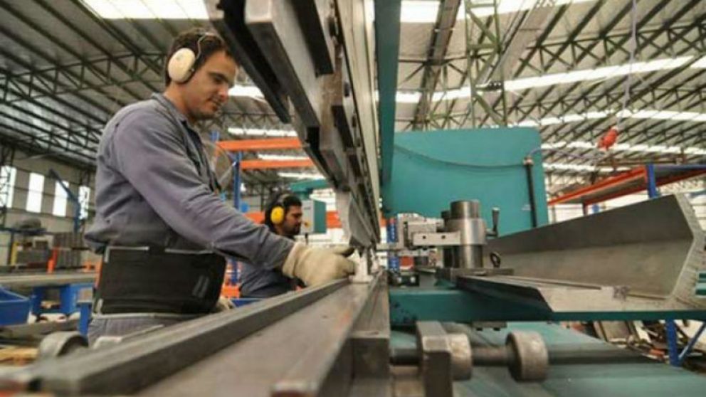 Desde Industriales Pymes Argentinos consideraron que "es fundamental universalizar entre las Pymes los beneficios que le permitieron a algunos sectores"