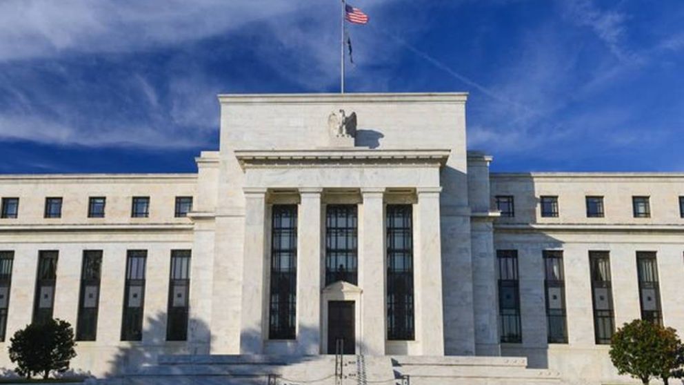 La Fed define si mantiene las tasas en medio de presiones de Trump