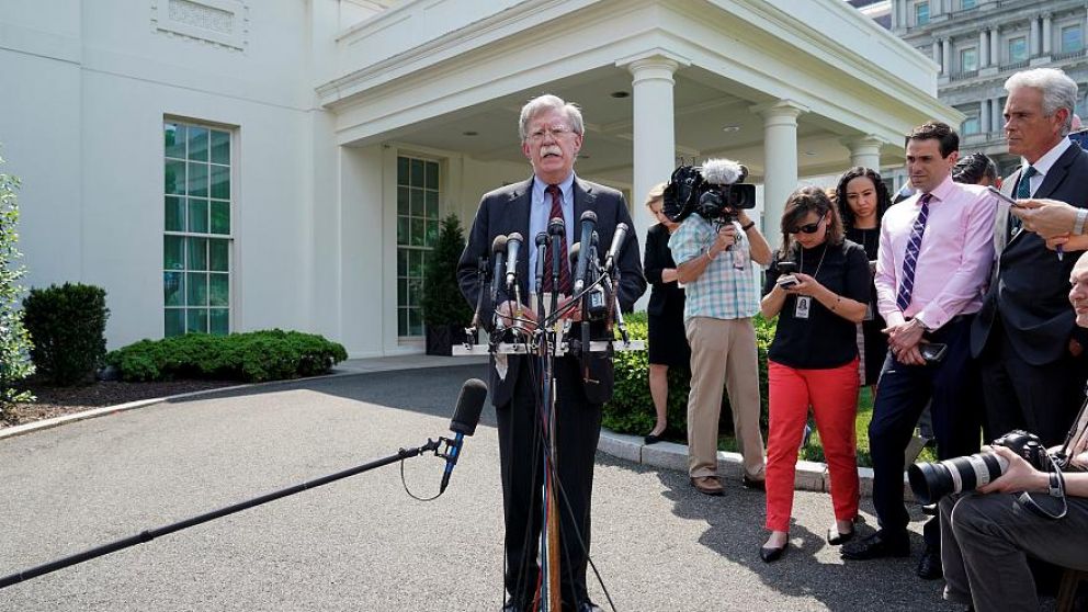 Bolton manifestó su esperanza de que “Rusia no intervenga” en el conflicto venezolano