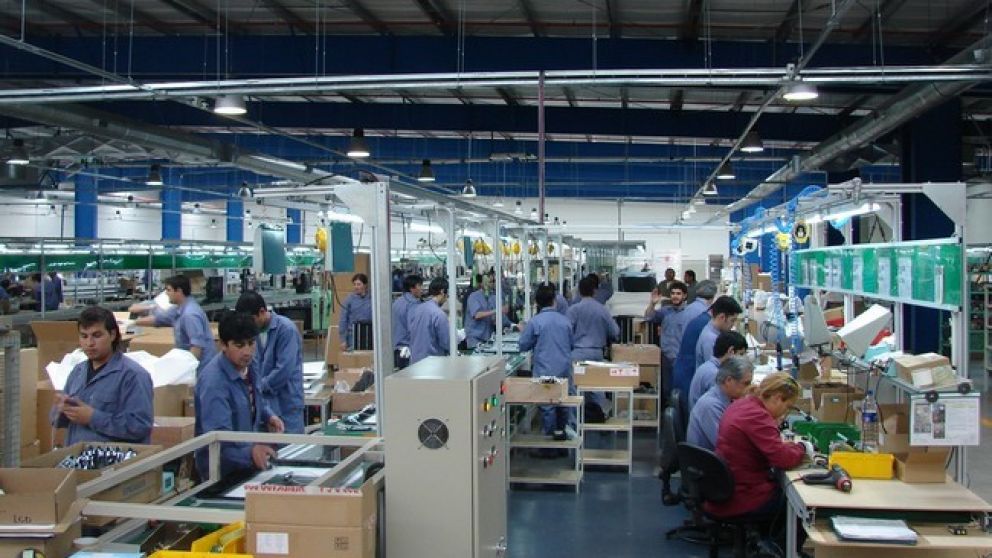 Luego de las suspensiones, las empresas electrónicas fueguinas reactivan su producción