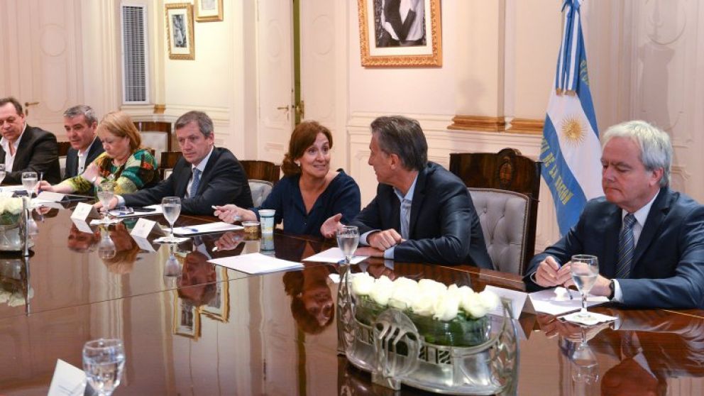 Economía en la cuerda floja: Macri encabeza reunión de Gabinete