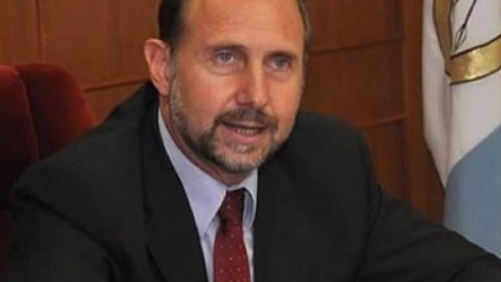 Perotti competirá con Bielsa en el único mano a mano de las PASO