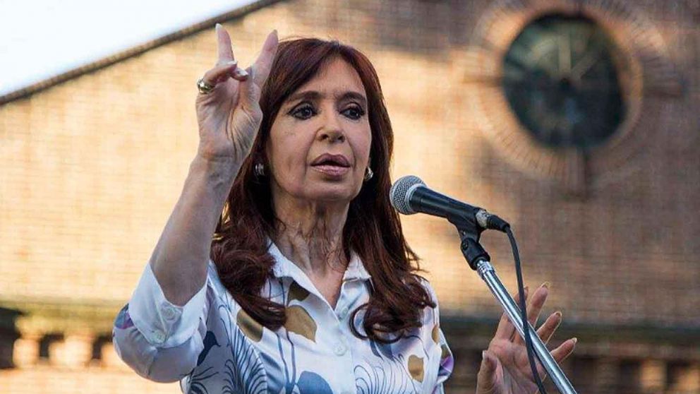 Las encuestas muestran cada vez más que Macri podría perder frente a Cristina Fernández