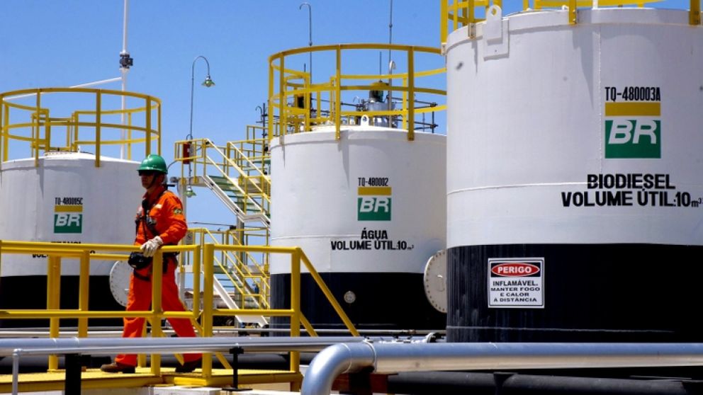 Petrobras abre retiros voluntarios para bajar un 7% su planta