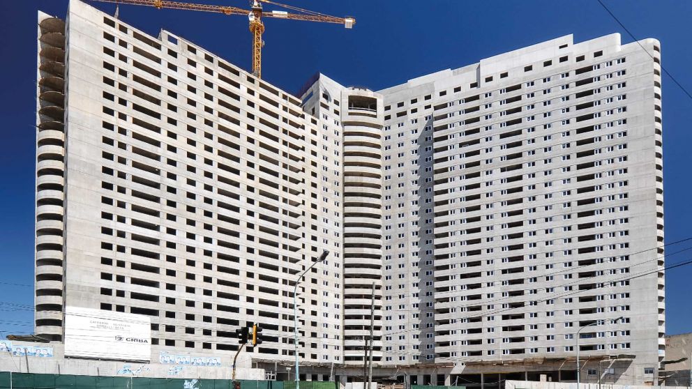 El edificio puede contar con parque de juegos infantiles, dos piletas, gimnasio, sauna, guardería y jardín de infantes.