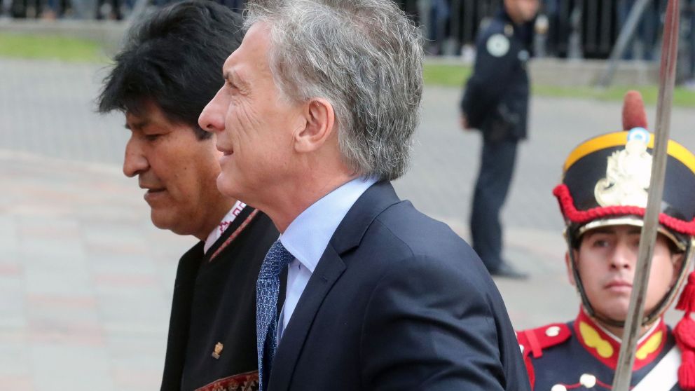 Ambos mandatarios realizaron una visita al avión Pampa