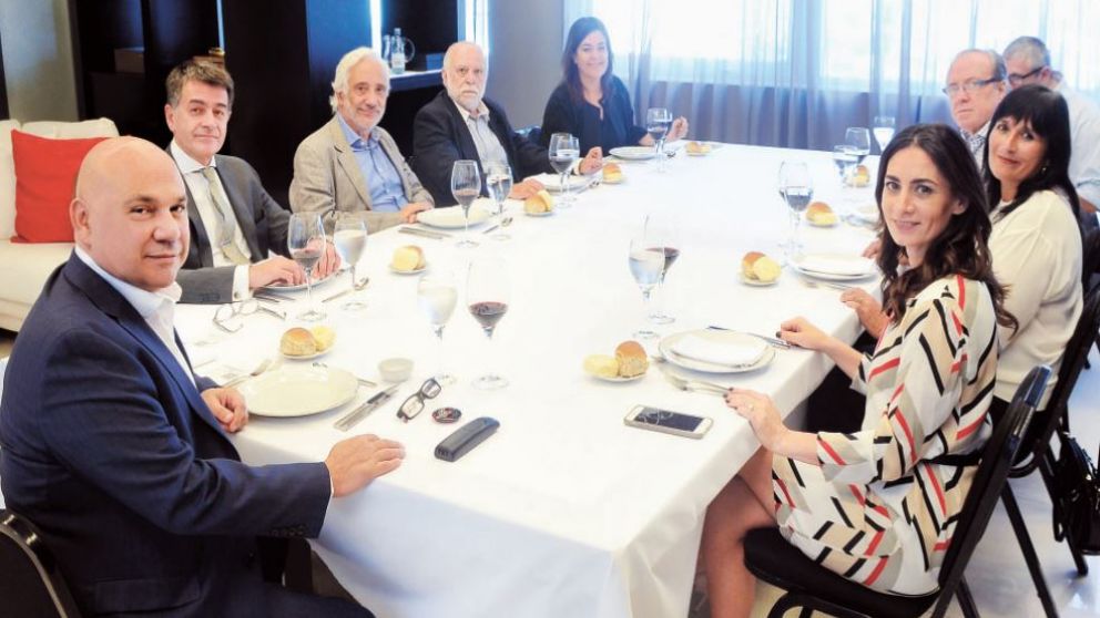 Políticos y destacados profesionales participaron del encuentro con las autoridades del Grupo Crónica