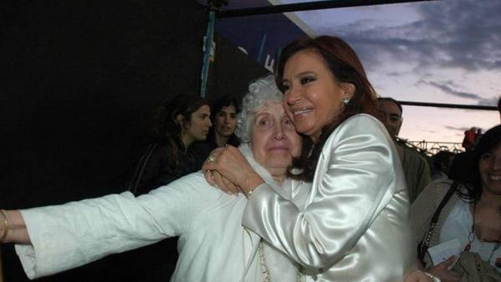 Cristina Kirchner viaj� a Cuba tras el fallecimiento de su madre