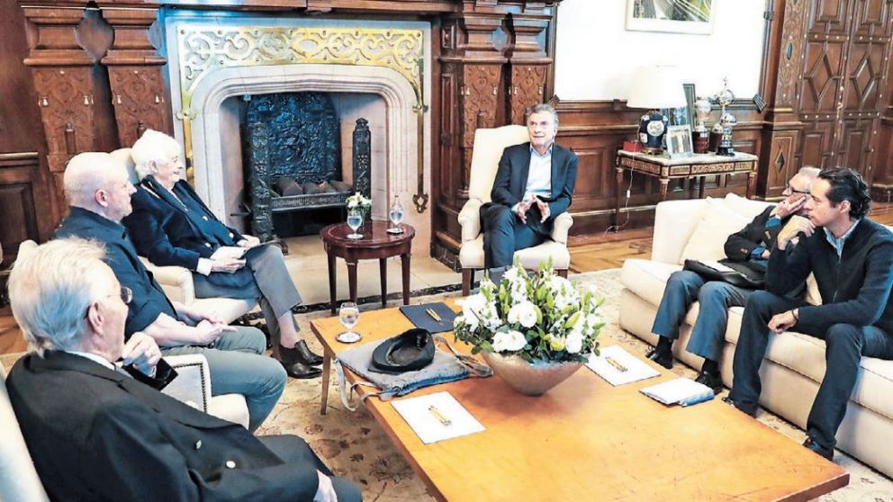 Mauricio Macri dará un mensaje general que puede ser en vivo o grabado. Ayer, con intelectuales
