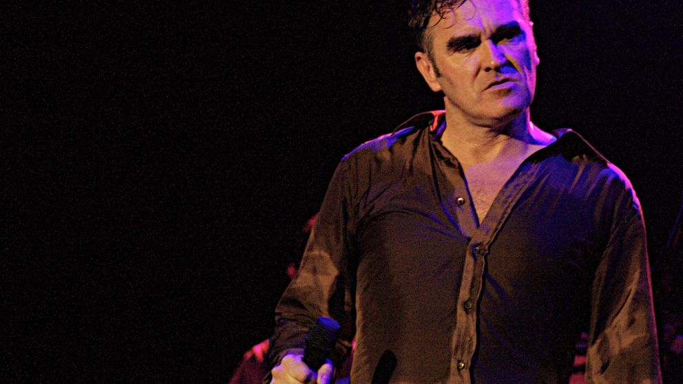 Morrissey posterga actuaciones
