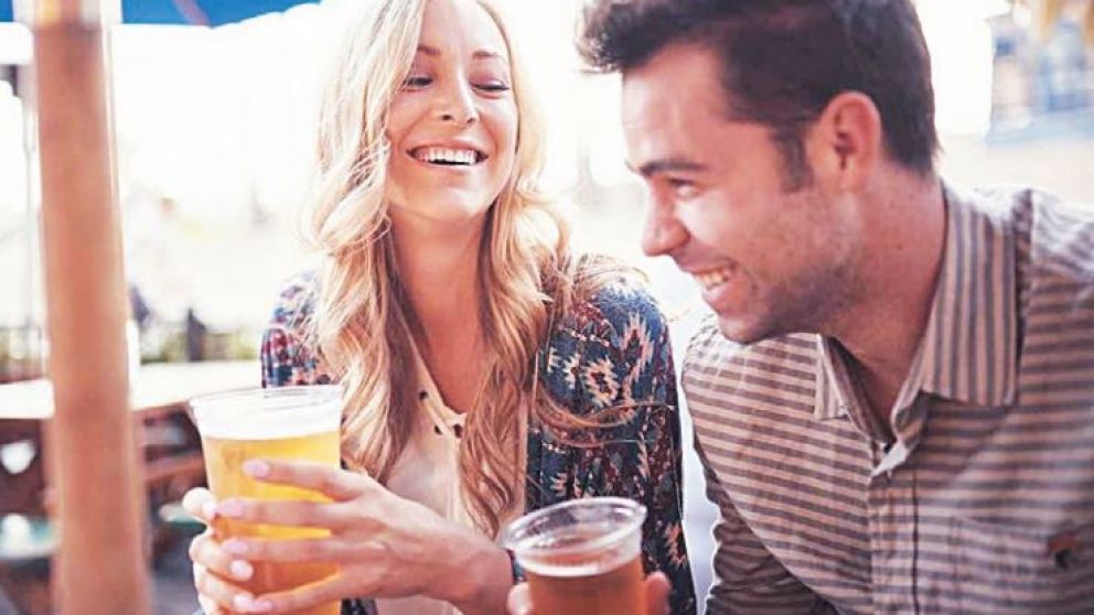 Los más jóvenes prefieren ir a tomar una cerveza