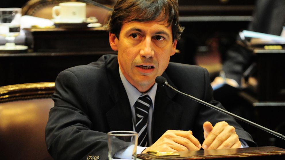 Naidenoff advirtió que el peronismo "pone excusas absurdas"