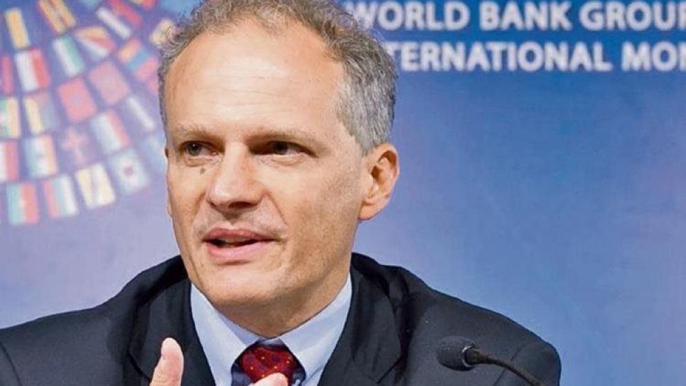 Alejandro Werner es el economista encargado de supervisar las economías de América latina y el Caribe
