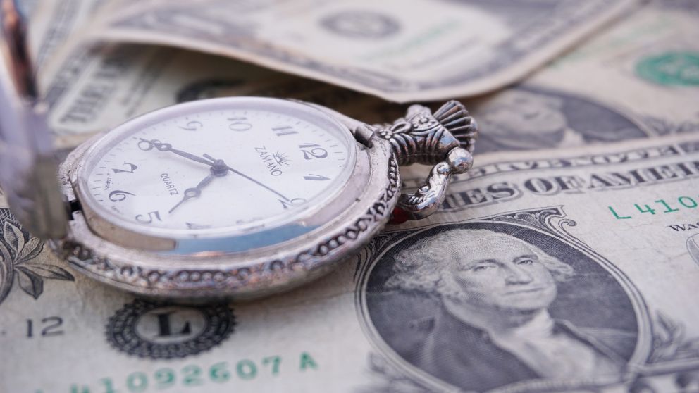 No hay quien lo frene: el dólar llega a $42 en algunos bancos