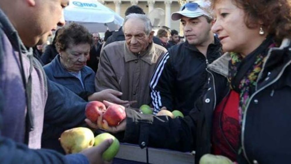 Productores con bronca: "frutazo" en Plaza de Mayo