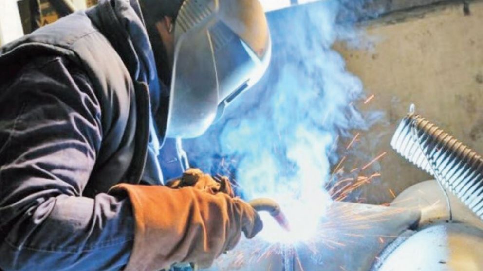Estiman fuerte caída mensual de la actividad en marzo, que daría continuidad a la recesión