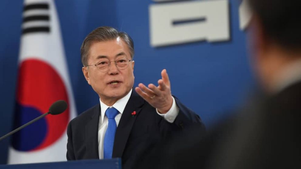 Moon Jae-in viajó ayer desde Seúl rumbo a Washington