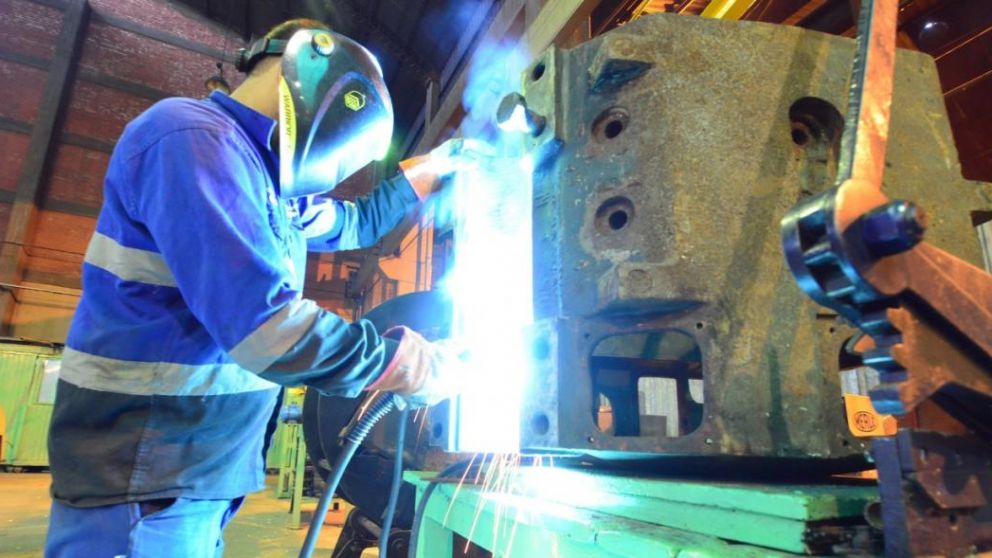 Los costos para las empresas pondrán un techo paritario