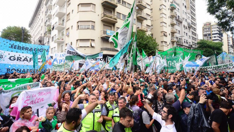 Las distintas columnas gremiales marcharon por el centro de la Ciudad