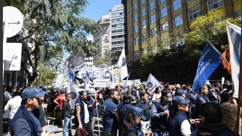 El reclamo de los gremios industriales incluirá a empresarios del sector