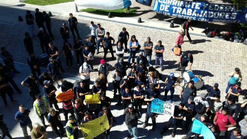 La crisis no da tregua: cerró fábrica de calzados en Luján y despidió a 120 trabajadores