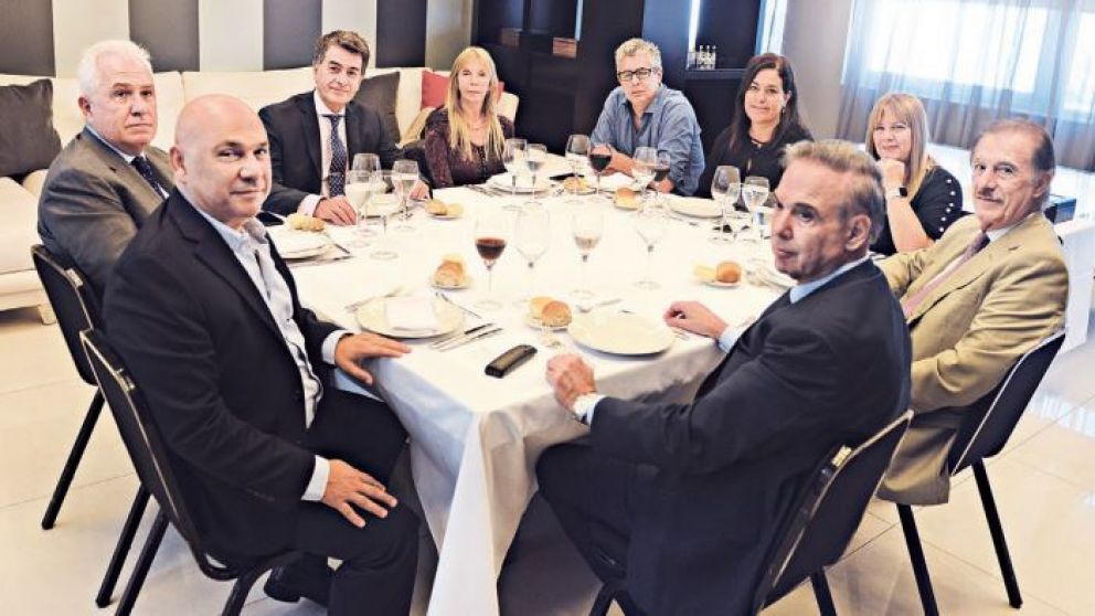 Almuerzos en Crónica: radicales y peronistas muestran las grietas en la política de alianzas