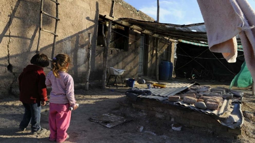 Casi la mitad de los ni�os y ni�as del pa�s son pobres