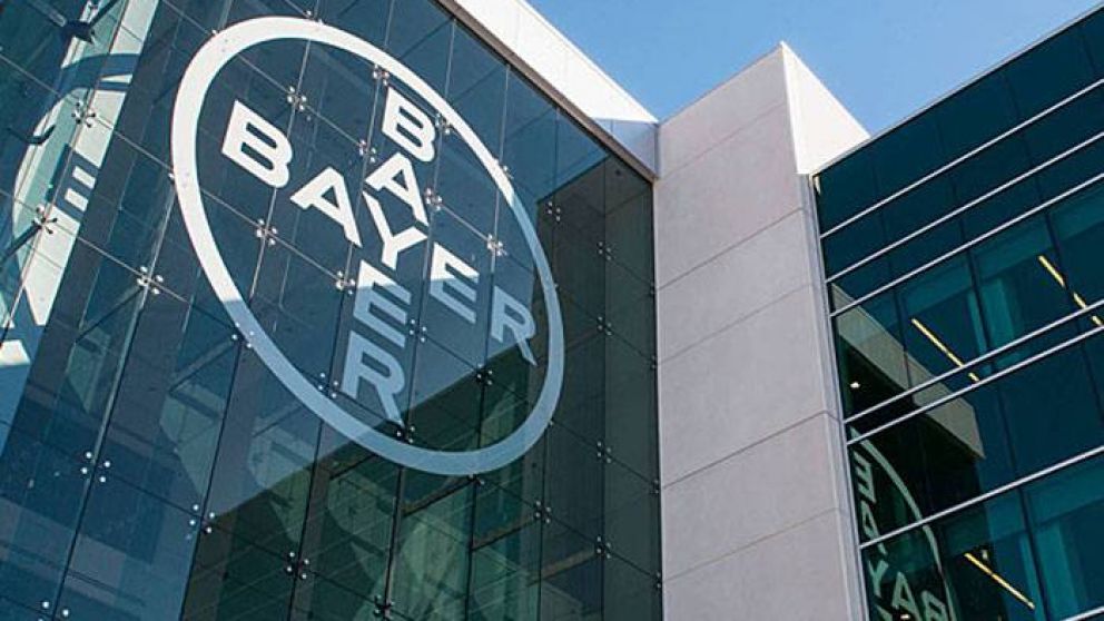 Tras revés judicial, acciones de Bayer caen 10%