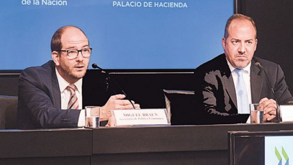 Santos Pereira y Braun encabezaron la presentación del informe