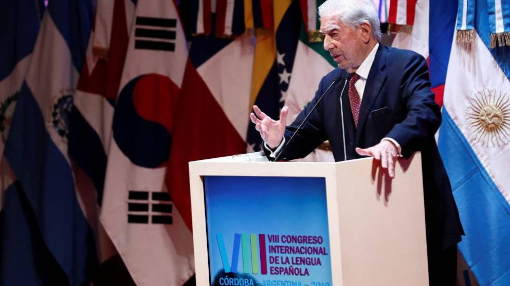 El Nóbel de Literatura arremetió contra el presidente mexicano