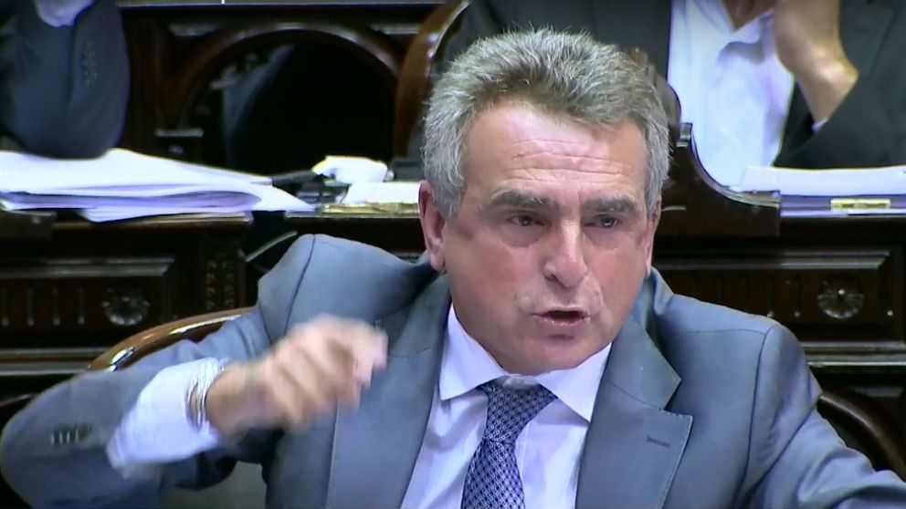 Rossi: "No se puede entender cómo un fiscal eludió a la Justicia"