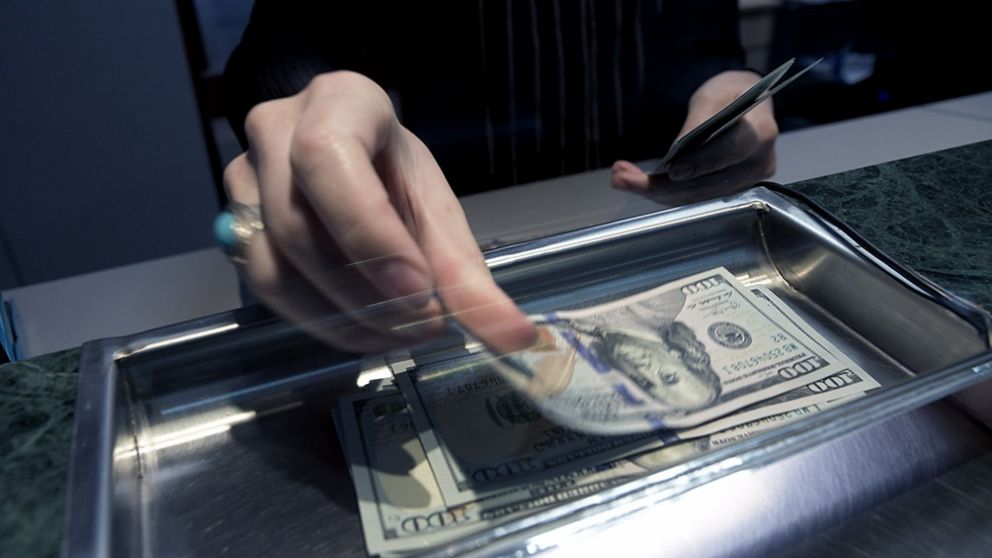 En algunas entidades el dólar llegó a quebrar el techo de $45