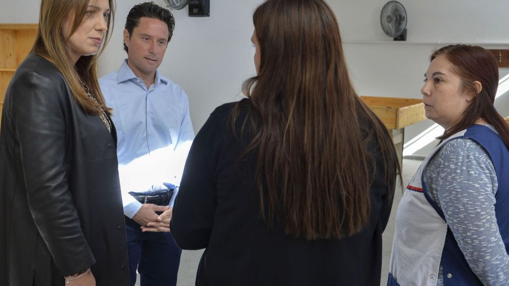 La gobernadora visitó ayer una escuela en Hudson