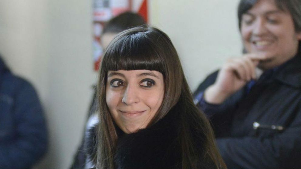 Florencia Kirchner deber� presentarse ante el Tribunal 2 d�as despu�s de su arribo al pa�s