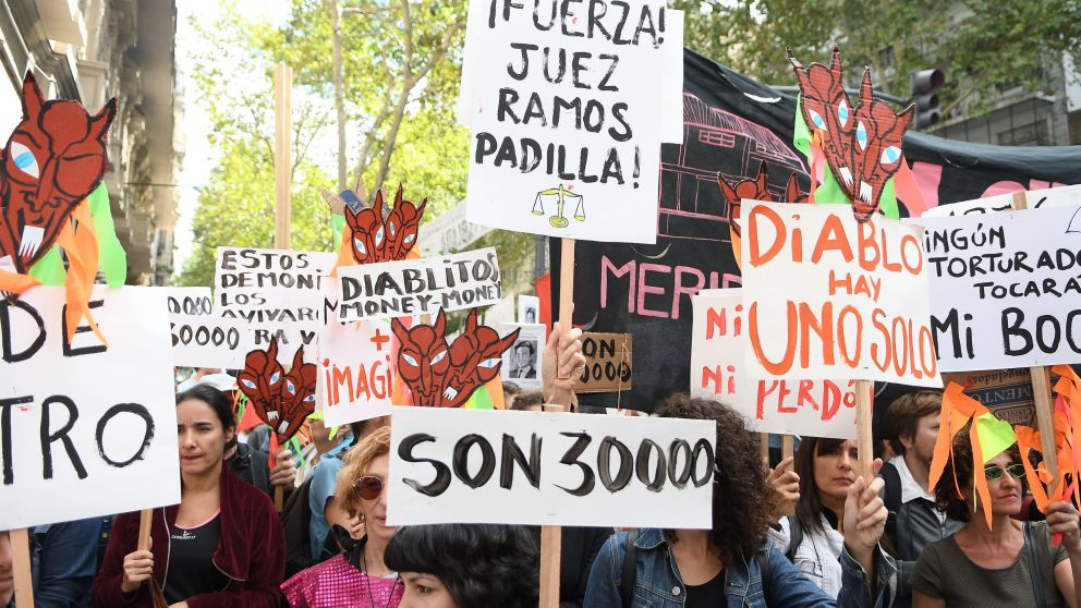 Los organismos de DD.HH. repudiaron al Gobierno en el acto a 43 a�os del golpe