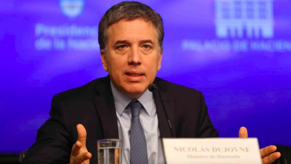 Hacienda sale a buscar fondos en el mercado