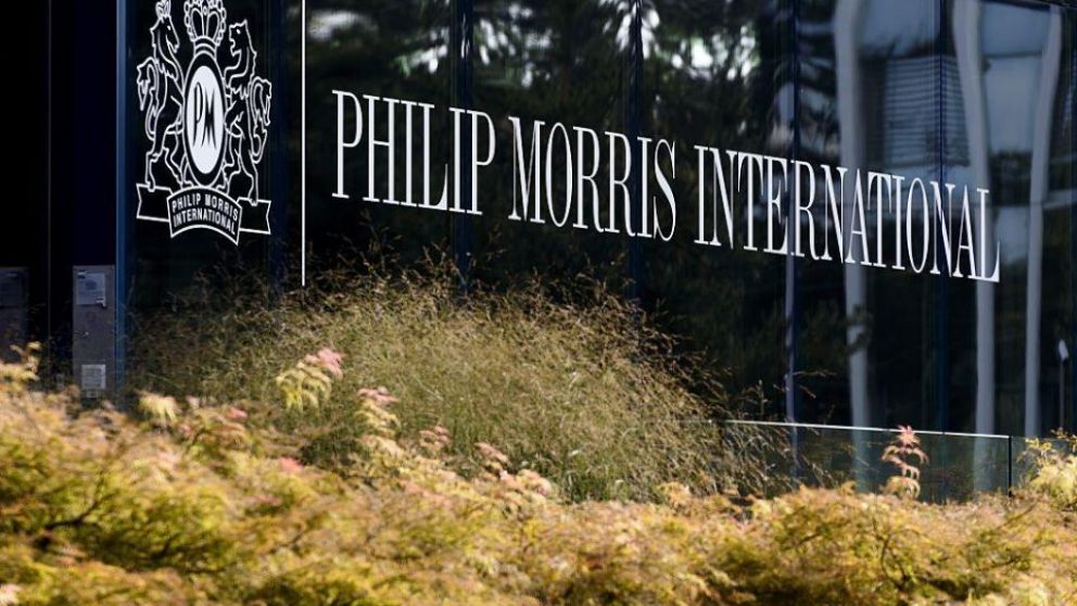 Activistas protestaron contra Philip Morris en un foro anticorrupción de la OCDE