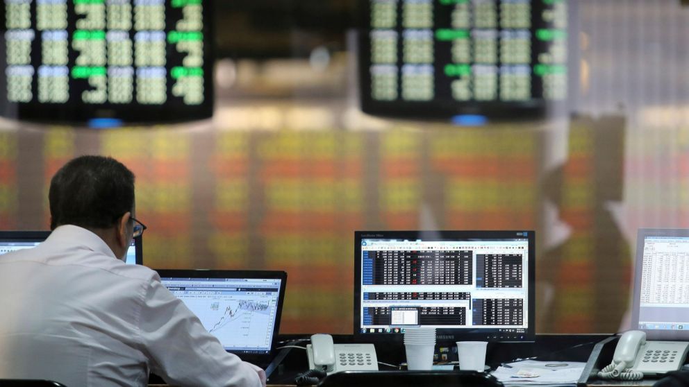 Caen acciones y bonos y sube el riesgo país