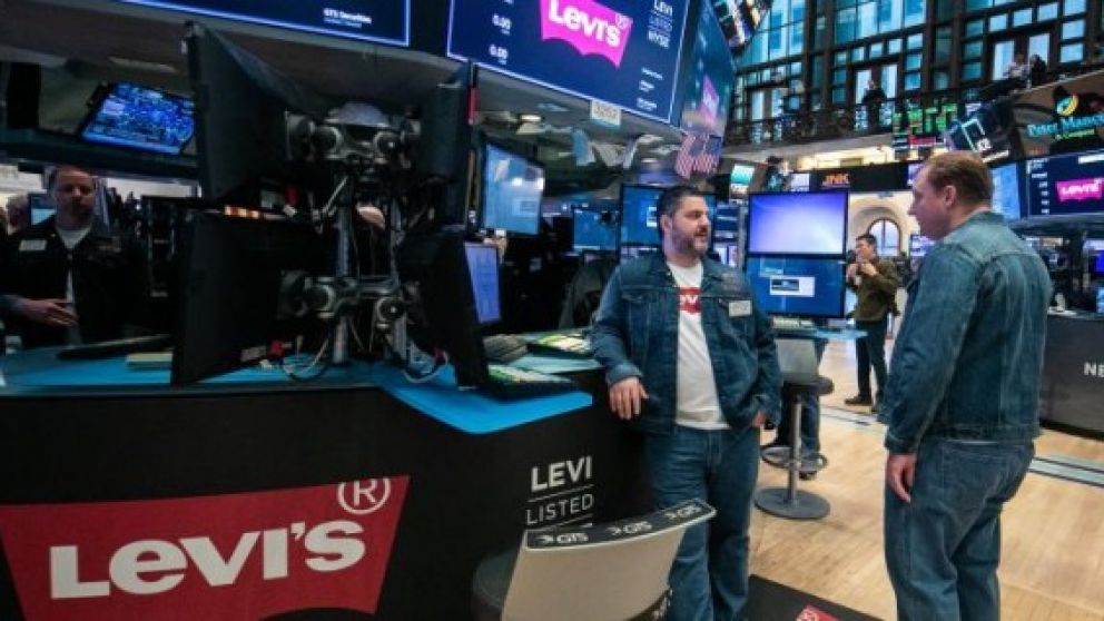 En el recinto permitieron vestir con ropa informal